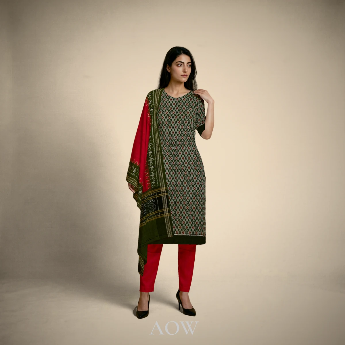 Green Floral Patterned Cotton Kurti DM with Red Dupatta and Red Pants DM